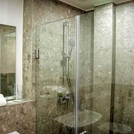 Otel Vis A Vis 4*